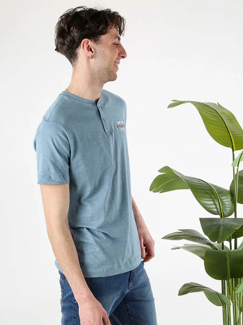 T-shirt da uomo in cotone con bottoni - blu