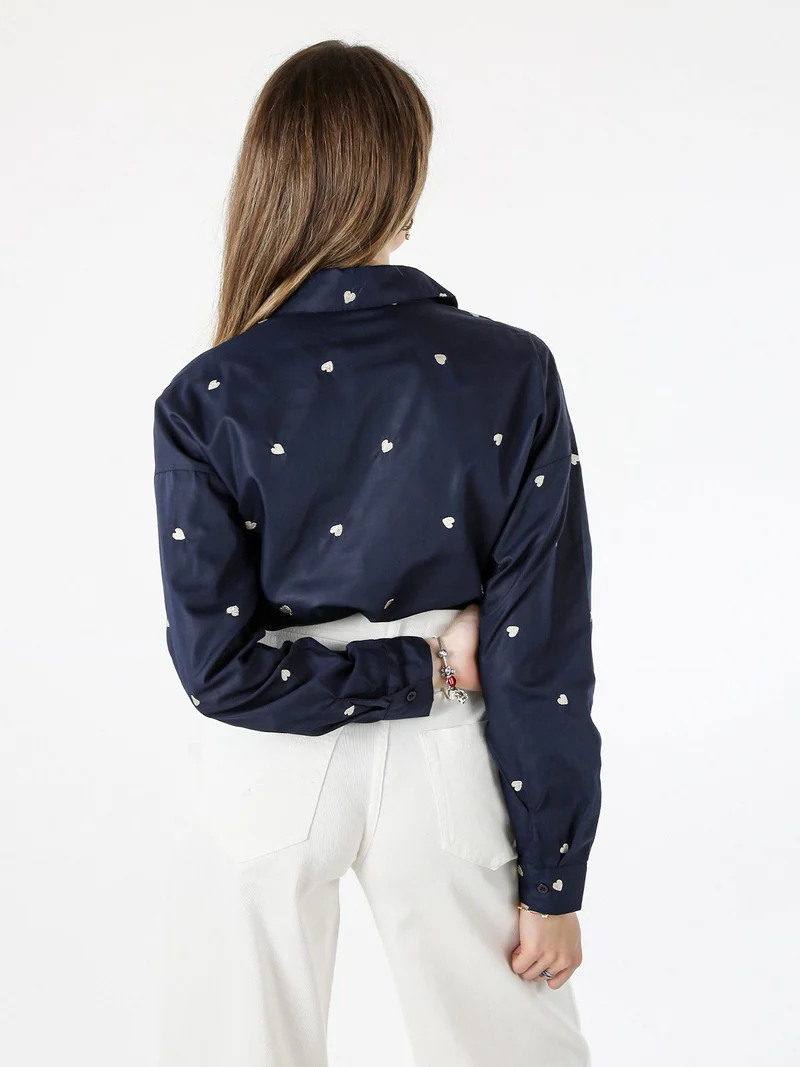 Camicia donna a maniche lunghe in misto cotone con stampa cuori - blu scuro