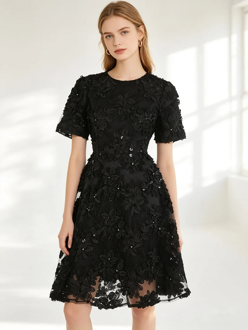 Abito donna in tulle con ricami a fiori e maniche corte - nero