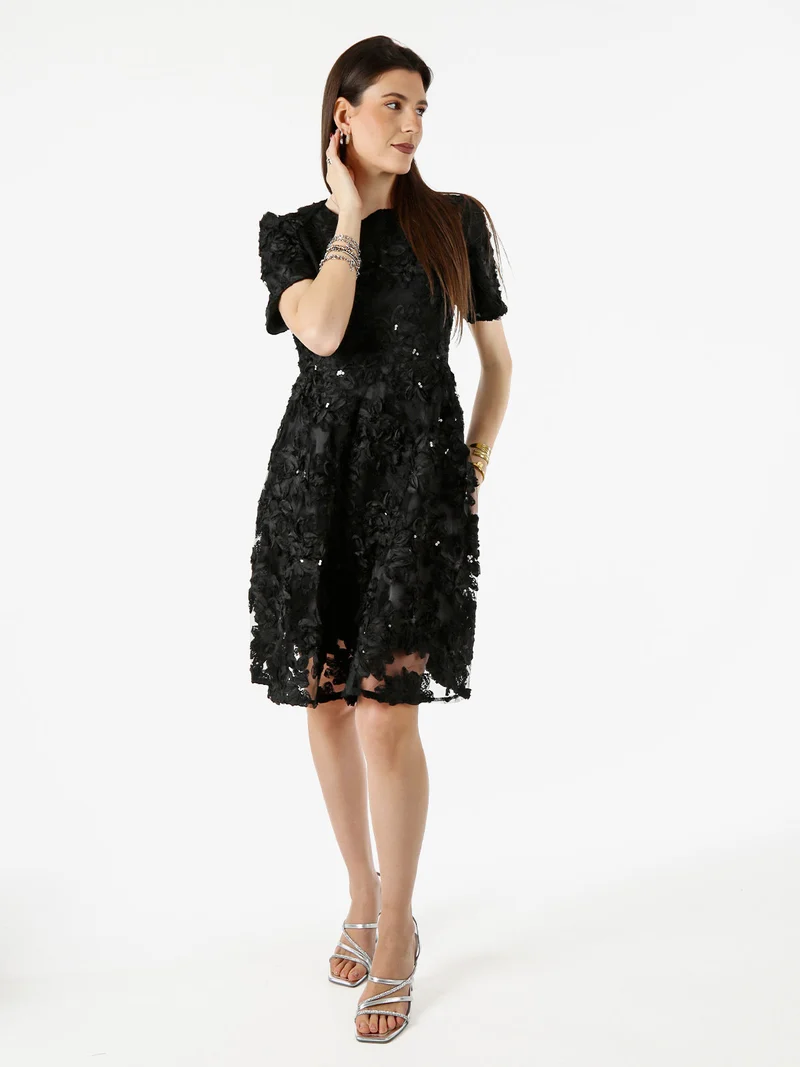 Abito donna in tulle con ricami a fiori e maniche corte - nero