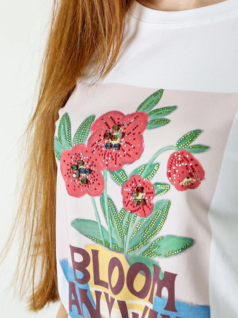 T-shirt da donna in cotone con stampa fiori e strass - rosso