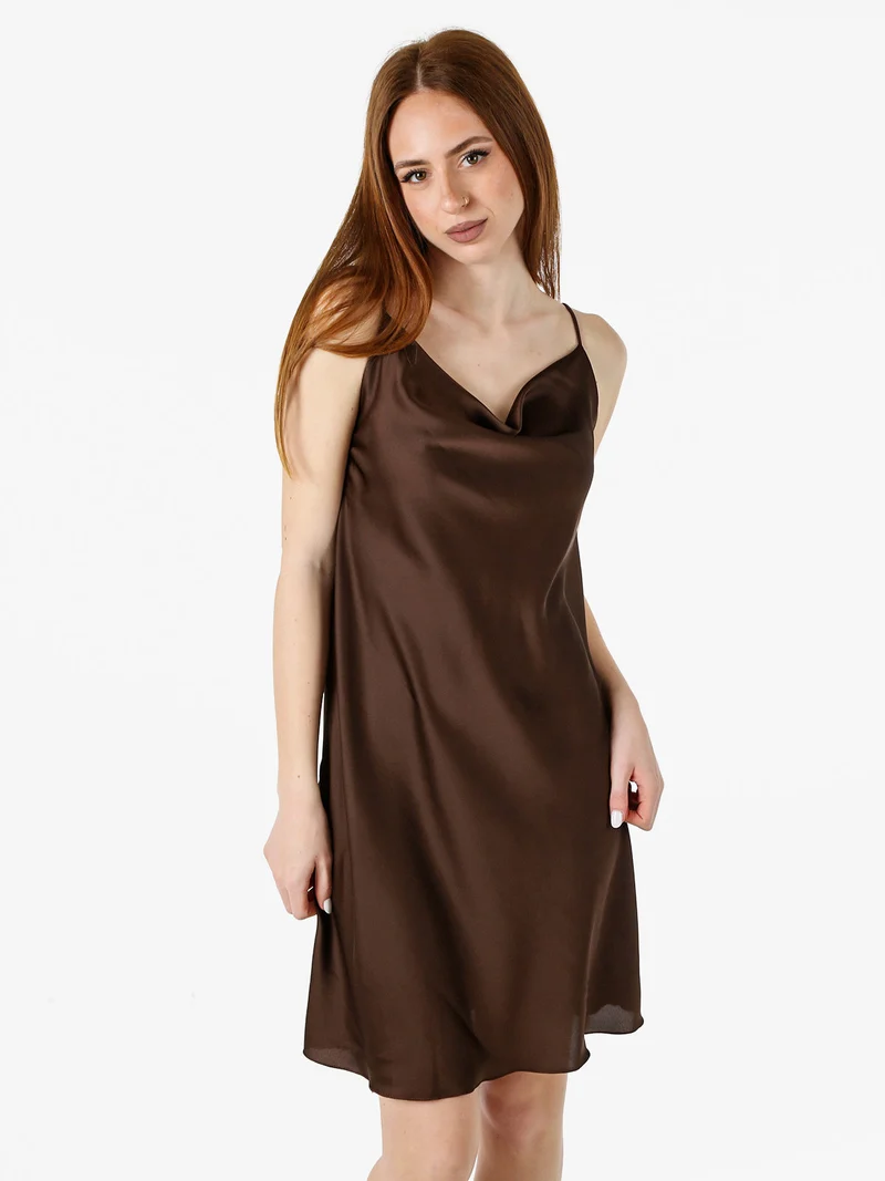 Vestito da donna con spalline sottili e scollo a cascata - marrone
