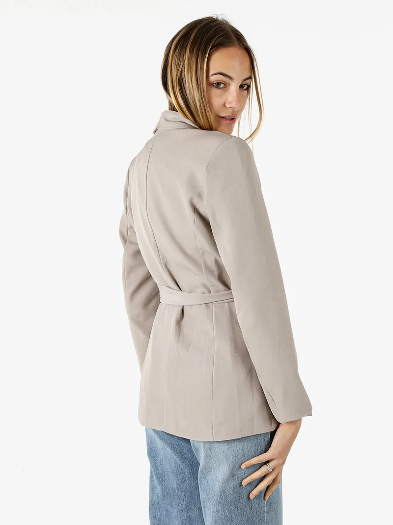 Blazer donna con spalline imbottite e fusciacca in vita - fango